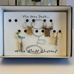💕5/25💕Wine Glass Charms Set of 4 with Gold Accents